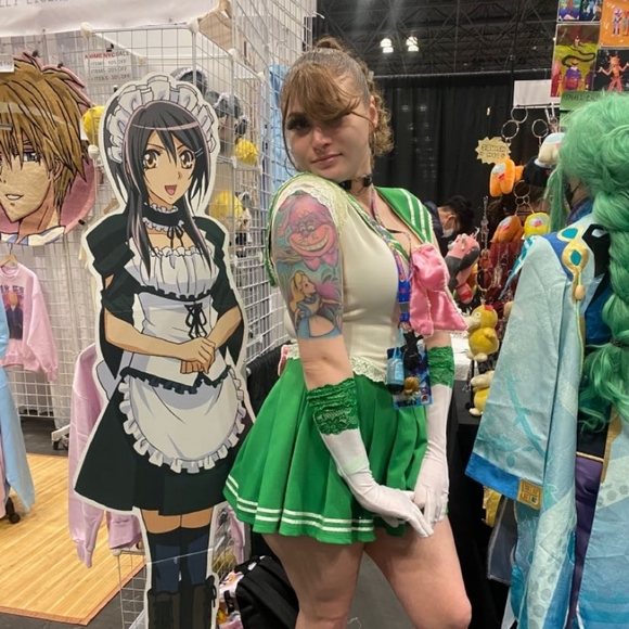 VICKY G ✨️ - Picture 3 of 5